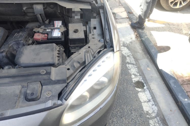 Used Brilliance V5 2012 1.6L Automatic Luxury Version Engine Bay Left