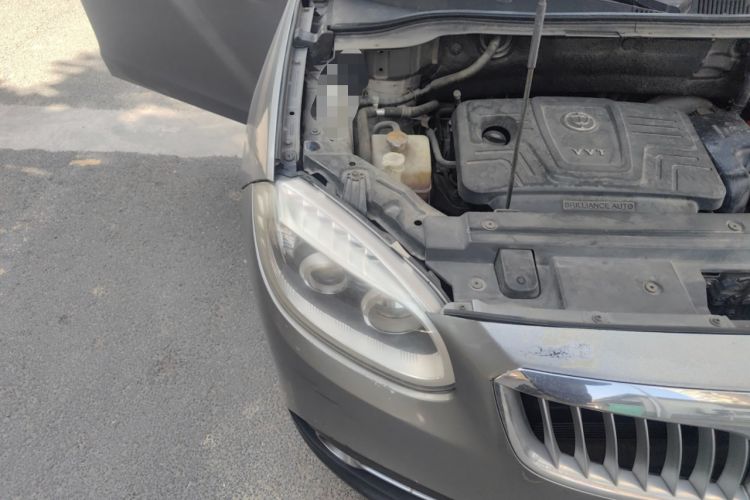 Used Brilliance V5 2012 1.6L Automatic Luxury Version Engine Bay Right
