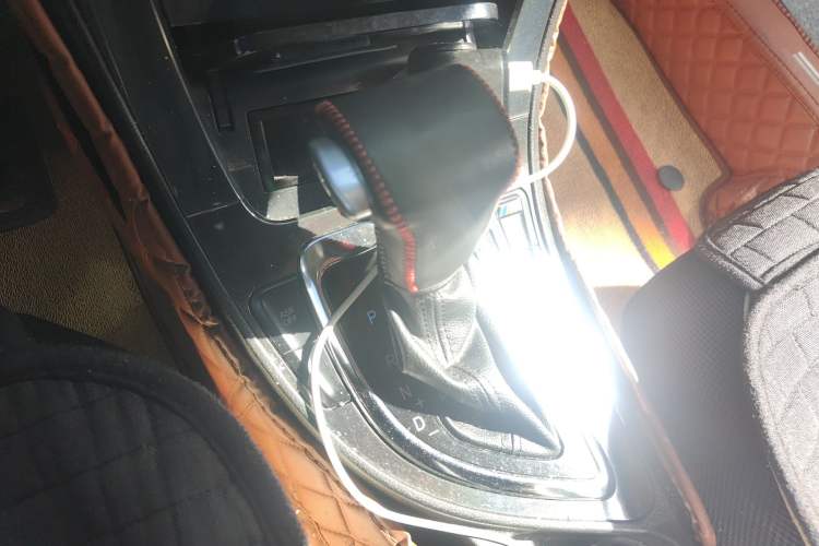 Used Brilliance V5 2012 1.6L Automatic Luxury Version Gear Lever