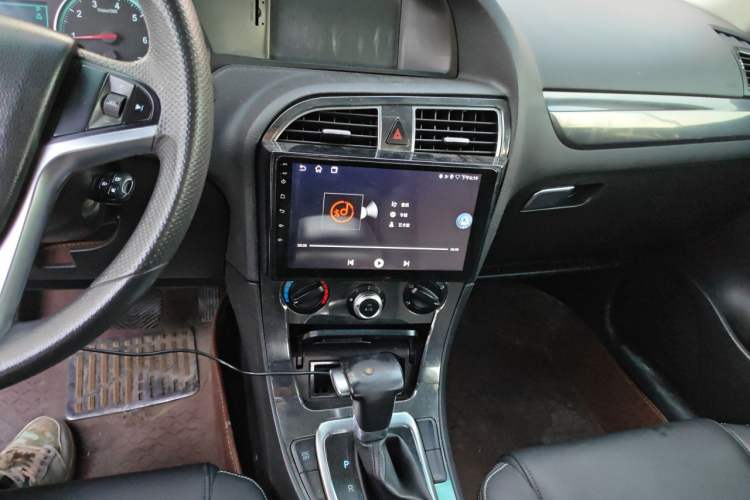 Used Brilliance V5 2012 1.5T Automatic Two-Wheel Drive Sport Version Audio And AC Panel