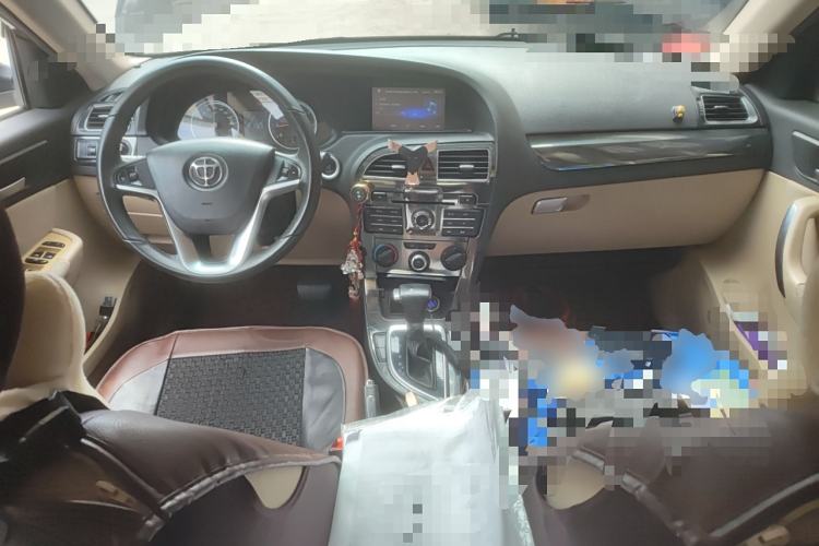 Used Brilliance V5 2012 1.6L Automatic Luxury Version Center Console