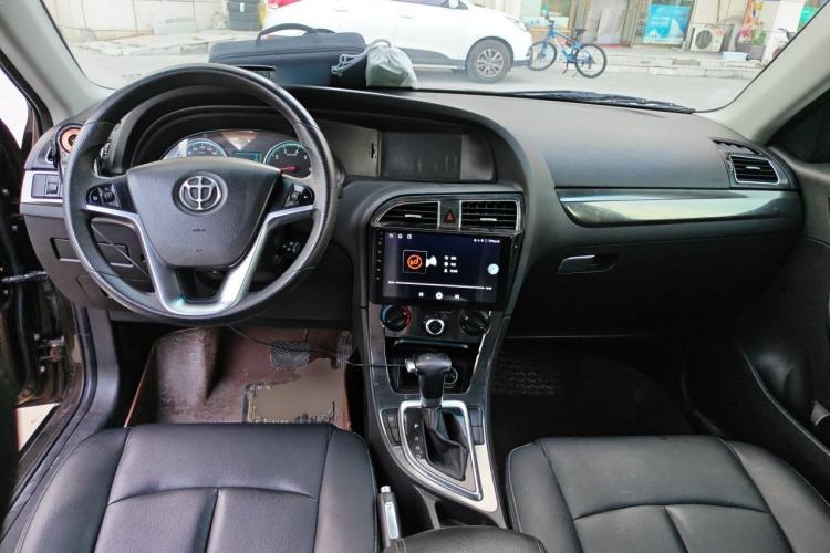 Used Brilliance V5 2012 1.5T Automatic Two-Wheel Drive Sport Version Center Console
