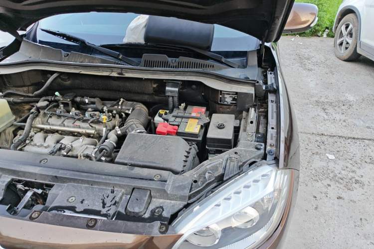 Used Brilliance V5 2012 1.5T Automatic Two-Wheel Drive Sport Version Engine Bay Left