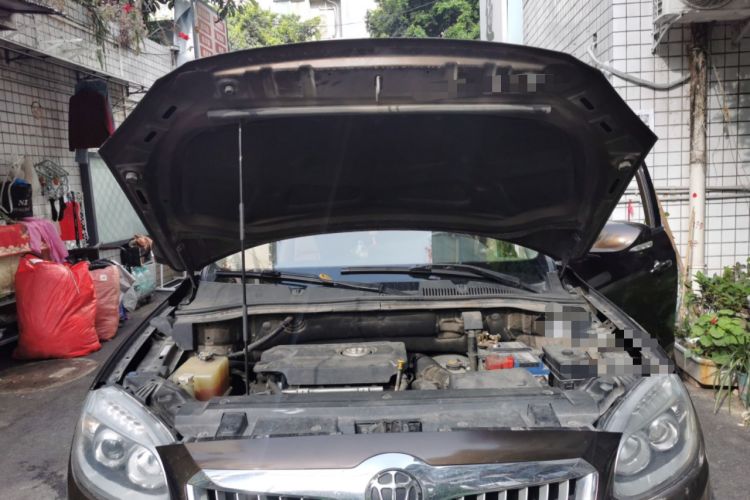 Used Brilliance V5 2012 1.5T Automatic Two-Wheel Drive Luxury Version Engine Bay