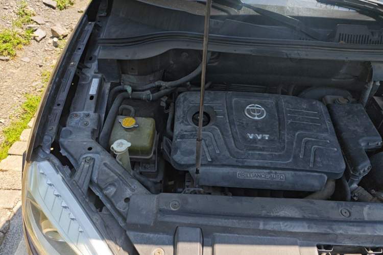 Used Brilliance V5 2012 1.6L Automatic Luxury Version Engine Bay Right