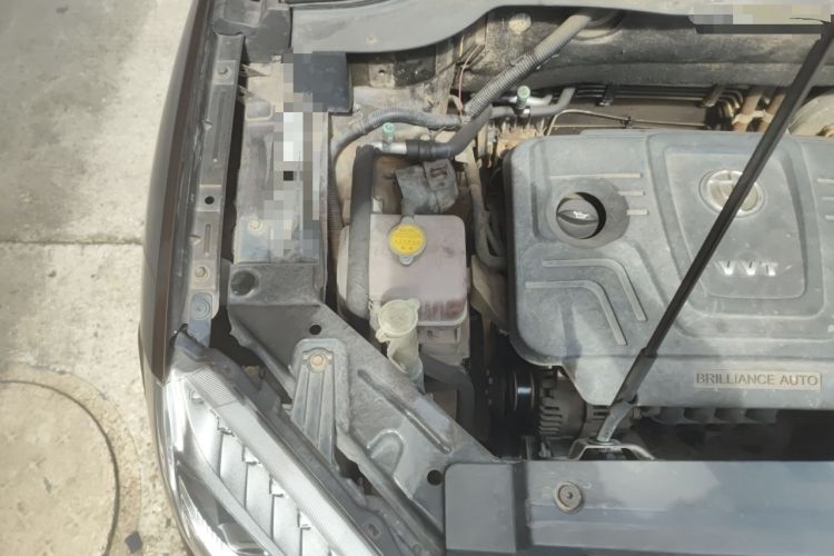 Used Brilliance V5 2012 1.6L Automatic Luxury Version Engine Bay Right