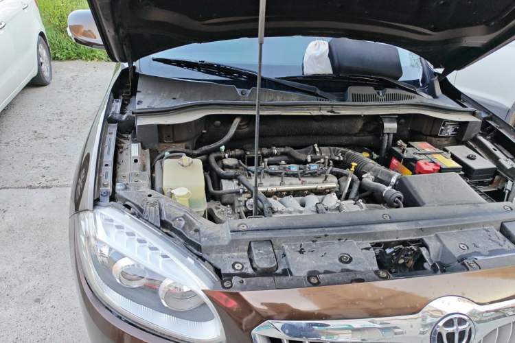 Used Brilliance V5 2012 1.5T Automatic Two-Wheel Drive Sport Version Engine Bay Right