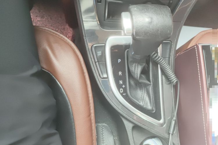 Used Brilliance V5 2012 1.6L Automatic Luxury Version Gear Lever