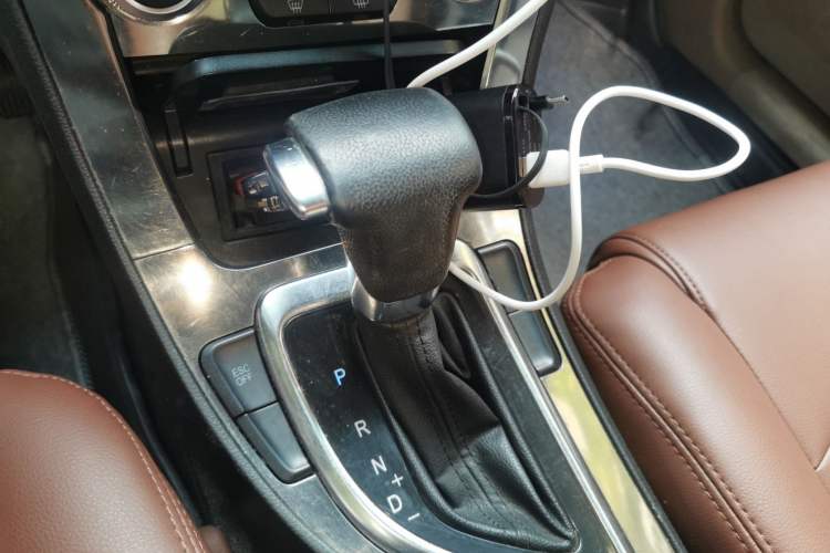 Used Brilliance V5 2012 1.5T Automatic Two-Wheel Drive Luxury Version Gear Lever