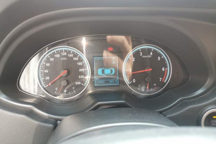 Used Brilliance V5 2012 1.5T Automatic Two-Wheel Drive Luxury Version Instrument Cluster