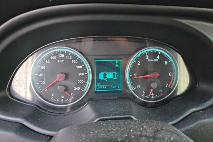 Used Brilliance V5 2012 1.5T Automatic Two-Wheel Drive Sport Version Instrument Cluster