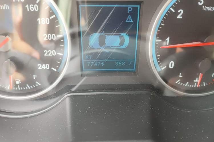Used Brilliance V5 2012 1.6L Automatic Luxury Version Odometer Close Up