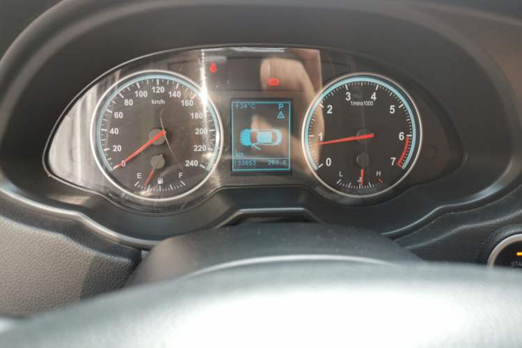 Used Brilliance V5 2012 1.5T Automatic Two-Wheel Drive Luxury Version Odometer Close Up