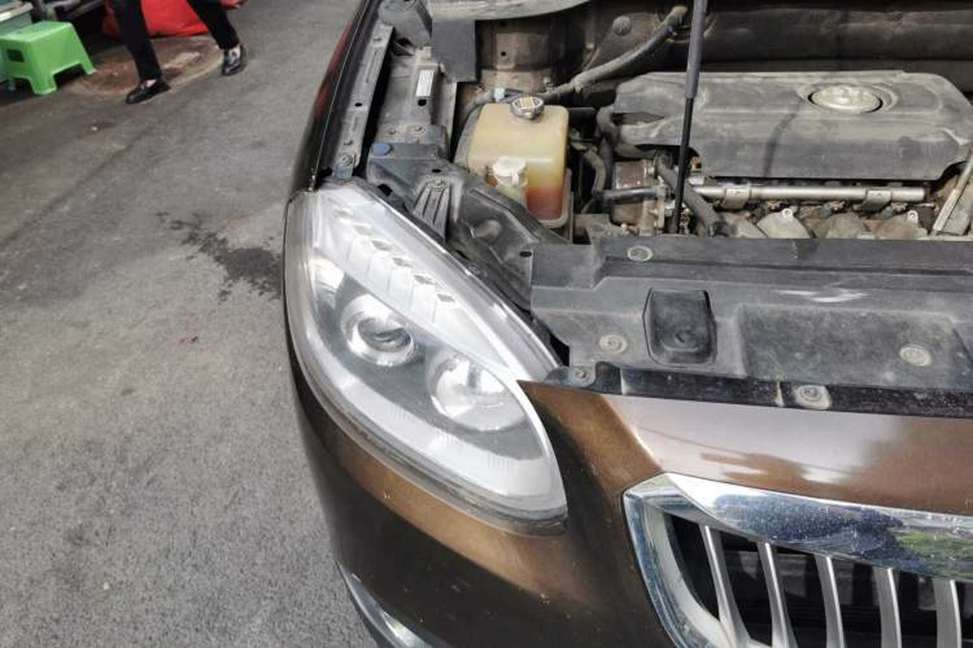 Used Brilliance V5 2012 1.5T Automatic Two-Wheel Drive Luxury Version Right Front Headlight