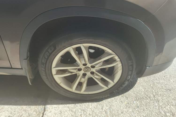 Used Brilliance V5 2012 1.6L Automatic Luxury Version Right Front Wheel Hub