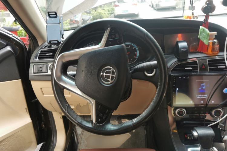Used Brilliance V5 2012 1.5T Automatic Two-Wheel Drive Luxury Version Steering Wheel