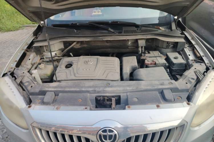 Used Brilliance V5 2012 1.6L Manual Comfort Model Engine Bay