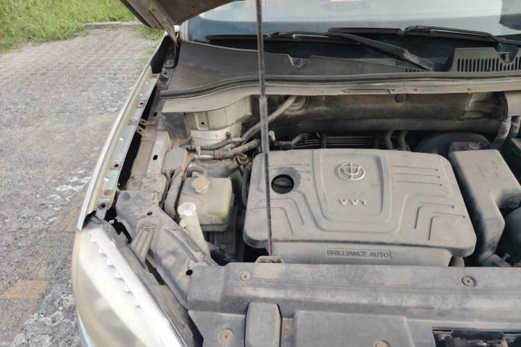 Used Brilliance V5 2012 1.6L Manual Comfort Model Engine Bay Right