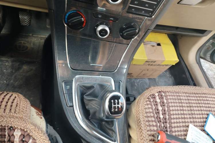 Used Brilliance V5 2012 1.6L Manual Comfort Model Gear Lever