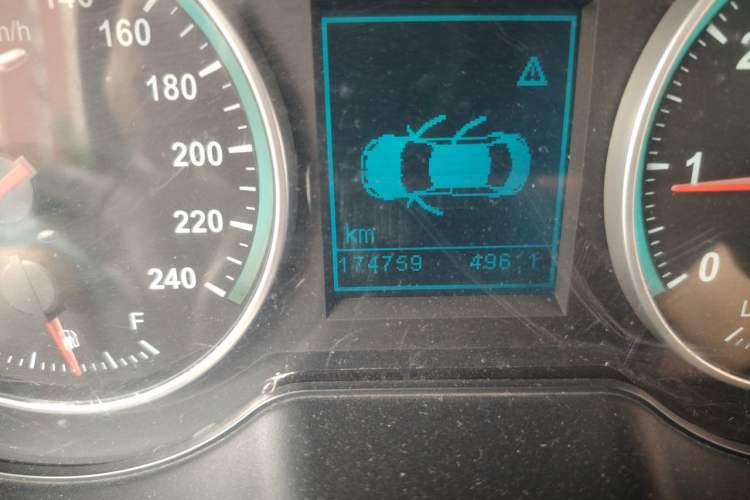 Used Brilliance V5 2012 1.6L Manual Comfort Model Odometer Close Up