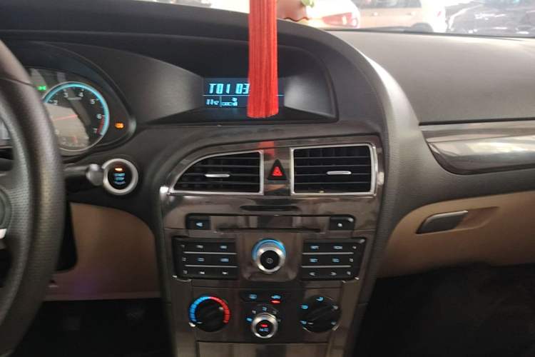 Used Brilliance V5 2012 1.6L Manual Luxury Model Audio And AC Panel
