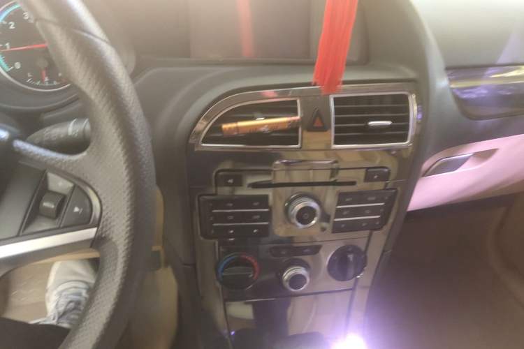 Used Brilliance V5 2012 1.6L Automatic Prestige Model Audio And AC Panel