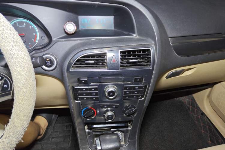 Used Brilliance V5 2012 1.6L Automatic Luxury Version Audio And AC Panel