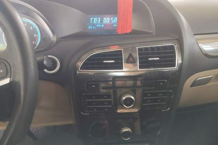 Used Brilliance V5 2012 1.6L Manual Luxury Model Audio And AC Panel