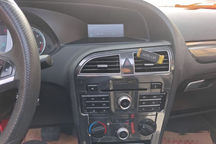 Used Brilliance V5 2012 1.5T Automatic Two-Wheel Drive Sport Version Audio And AC Panel