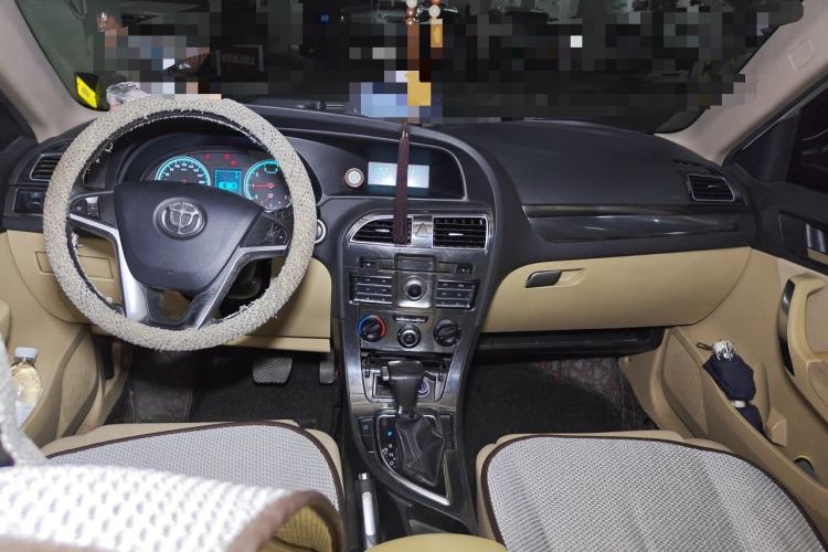 Used Brilliance V5 2012 1.6L Automatic Luxury Version Center Console