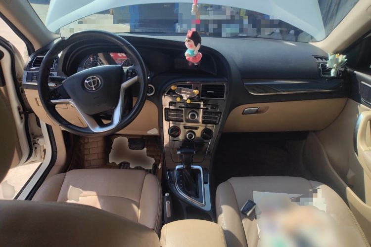 Used Brilliance V5 2012 1.6L Automatic Luxury Version Center Console