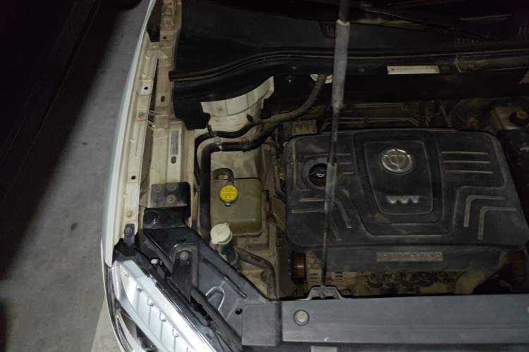 Used Brilliance V5 2012 1.6L Automatic Luxury Version Engine Bay Right