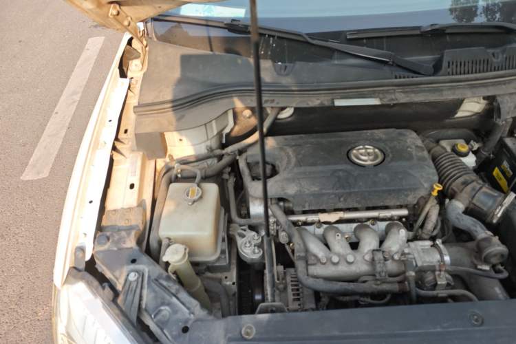 Used Brilliance V5 2012 1.5T Automatic Two-Wheel Drive Sport Version Engine Bay Right