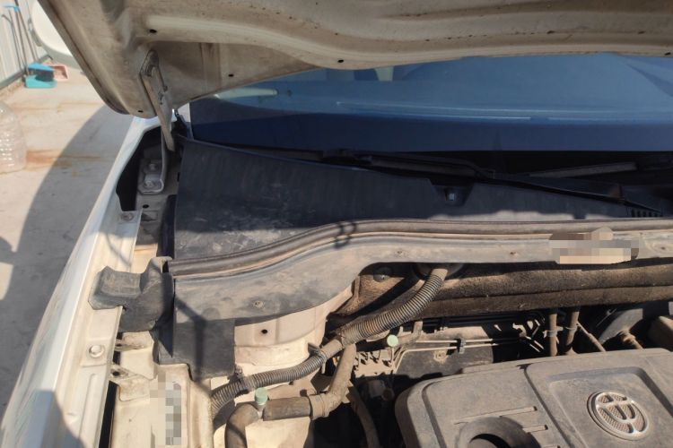 Used Brilliance V5 2012 1.6L Automatic Luxury Version Engine Bay Right