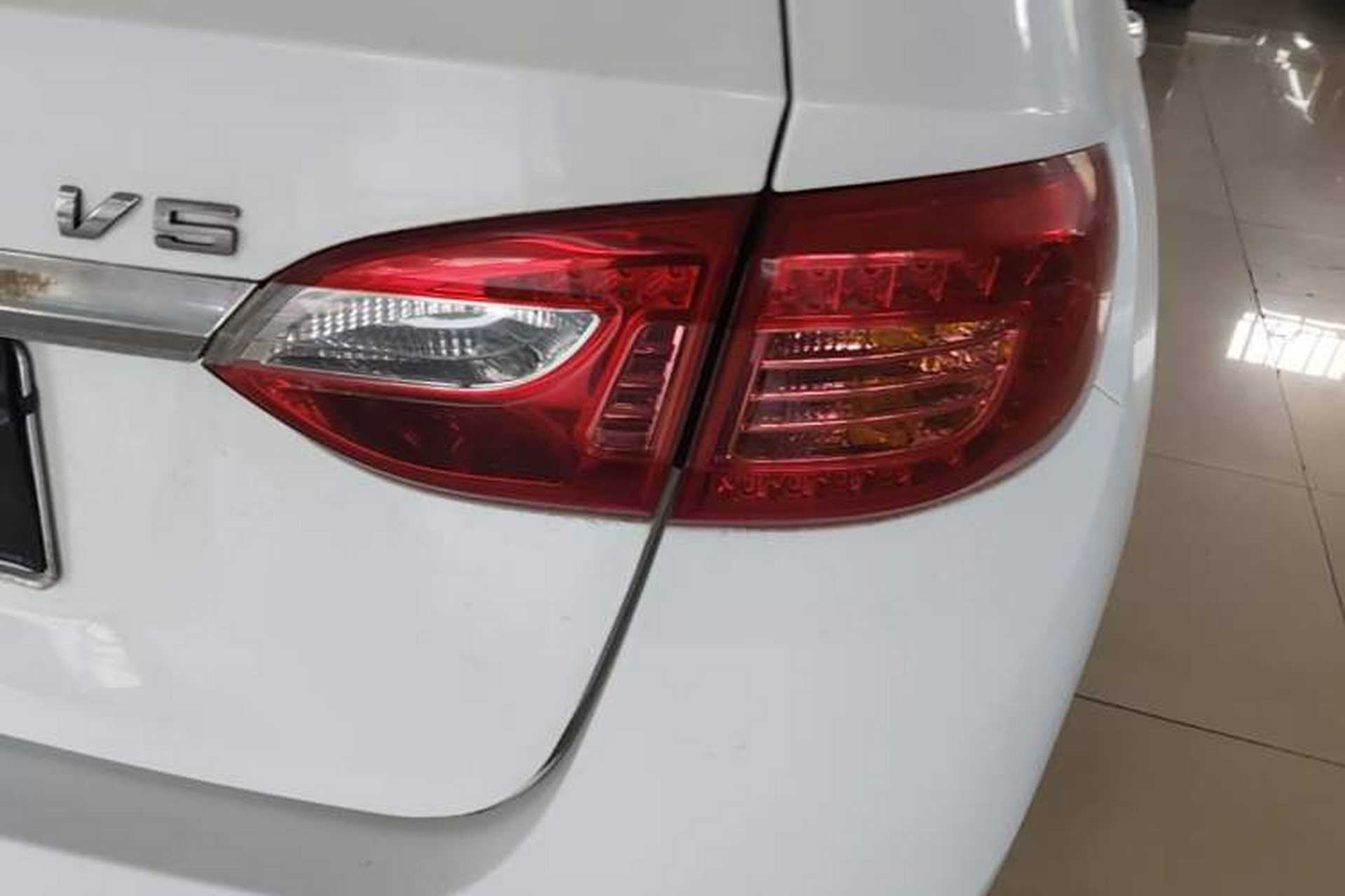 Used Brilliance V5 2012 1.6L Manual Luxury Model Exterior 3