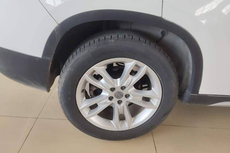 Used Brilliance V5 2012 1.6L Manual Luxury Model Exterior 5