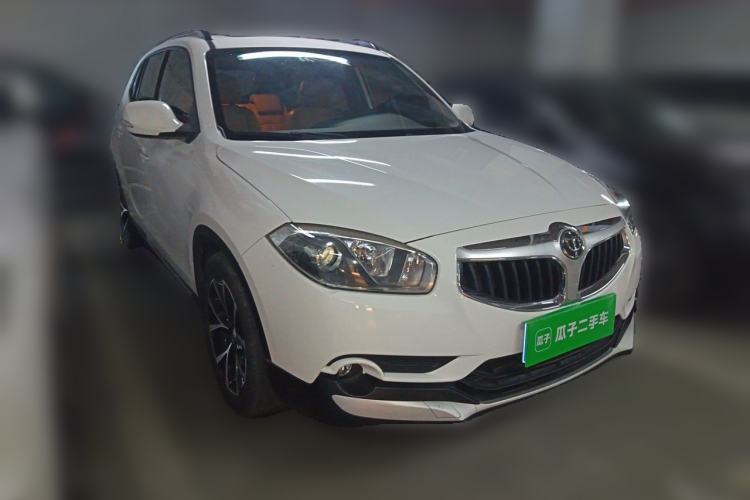 Used Brilliance V5 2012 1.5T Automatic Two-Wheel Drive Luxury Version Front Right 45 Deg