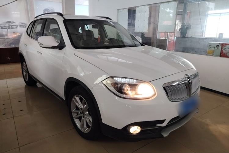 Used Brilliance V5 2012 1.6L Manual Luxury Model Front Right 45 Deg