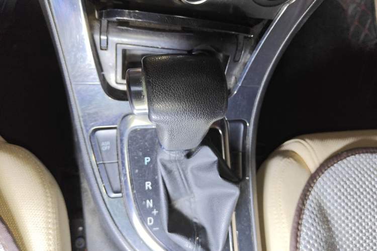 Used Brilliance V5 2012 1.6L Automatic Luxury Version Gear Lever