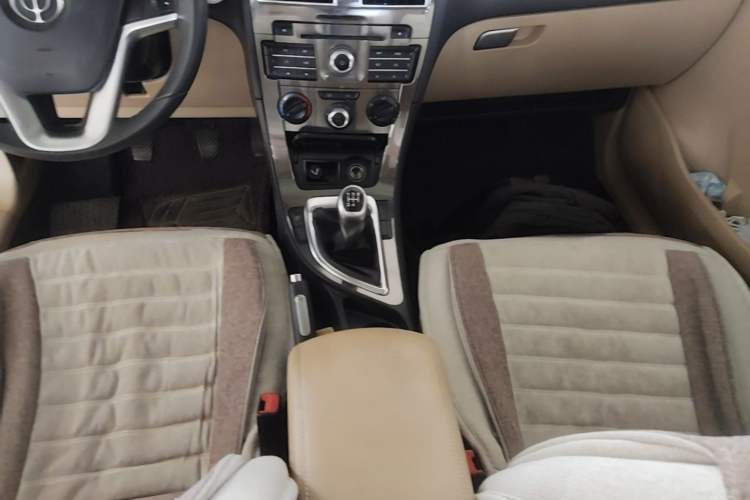Used Brilliance V5 2012 1.6L Manual Luxury Model Gear Lever