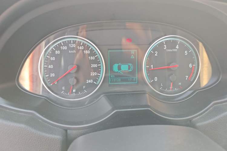 Used Brilliance V5 2012 1.5T Automatic Two-Wheel Drive Sport Version Instrument Cluster