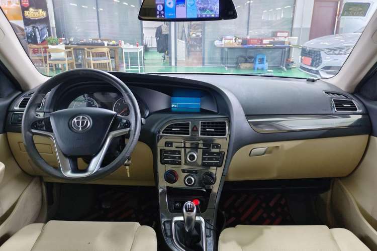 Used Brilliance V5 2012 1.6L Manual Comfort Model Interior 1