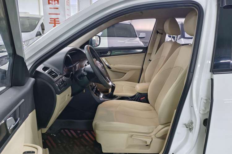 Used Brilliance V5 2012 1.6L Manual Comfort Model Interior 2