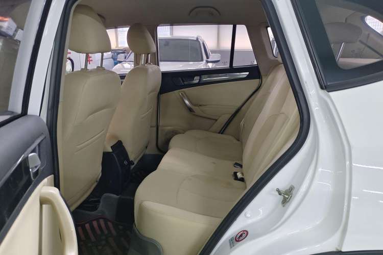 Used Brilliance V5 2012 1.6L Manual Comfort Model Interior 3