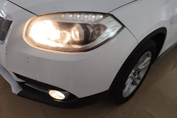 Used Brilliance V5 2012 1.6L Manual Luxury Model Left Front Headlight