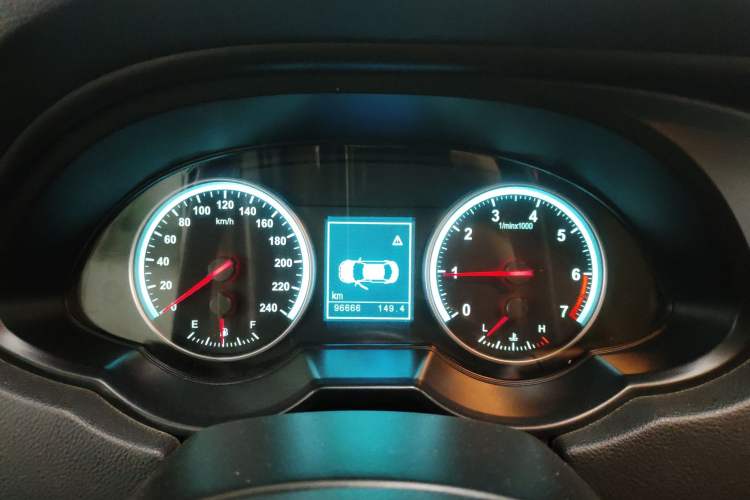 Used Brilliance V5 2012 1.6L Manual Comfort Model Odometer Close Up
