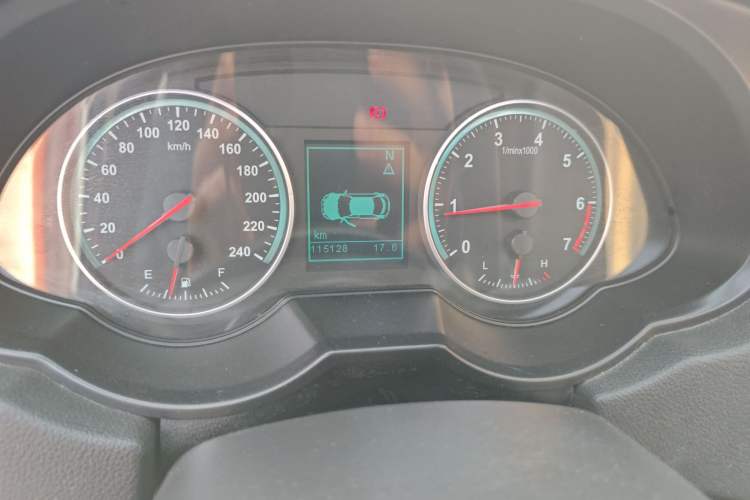 Used Brilliance V5 2012 1.5T Automatic Two-Wheel Drive Sport Version Odometer Close Up