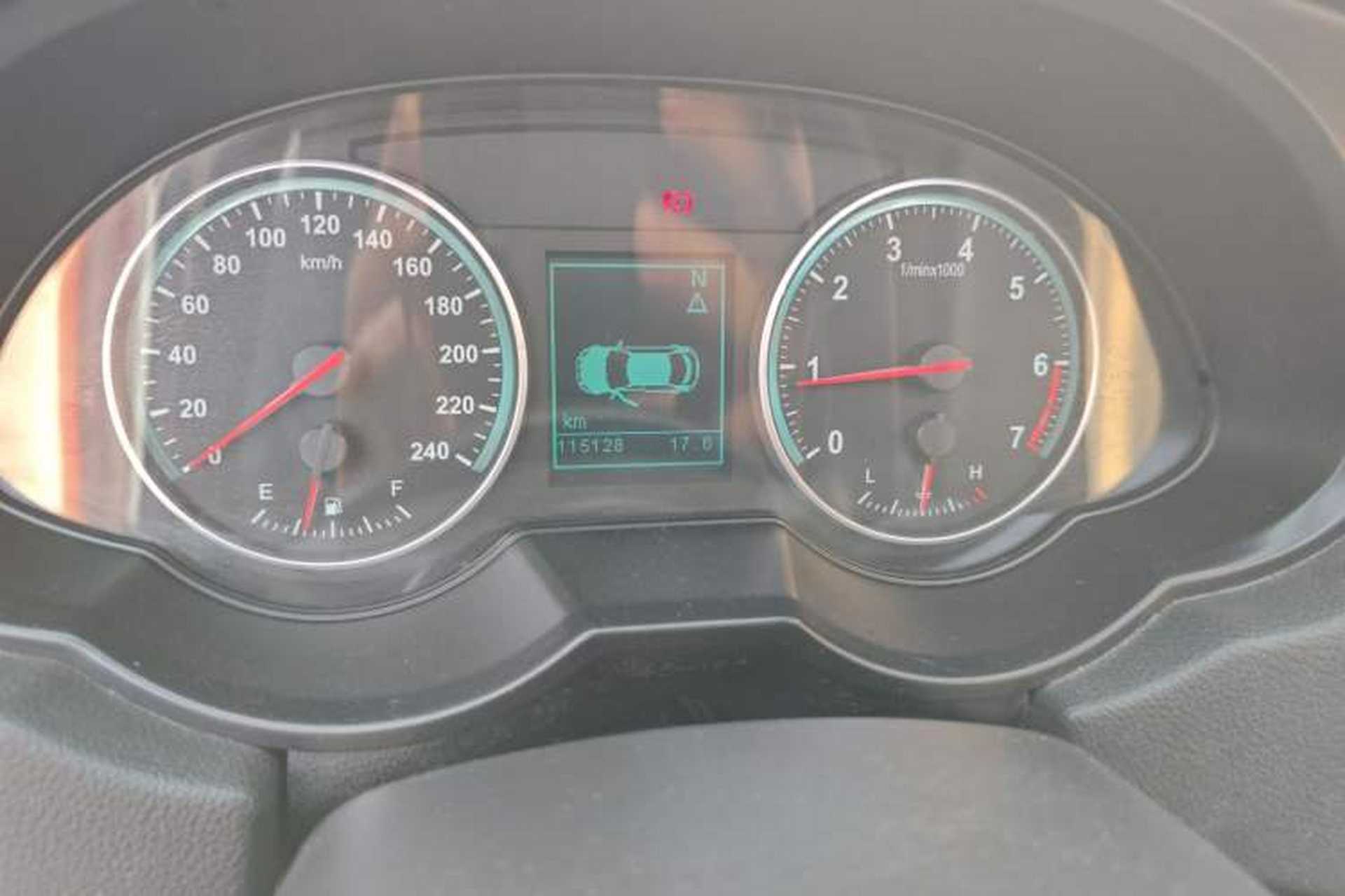 Used Brilliance V5 2012 1.5T Automatic Two-Wheel Drive Sport Version Odometer Close Up