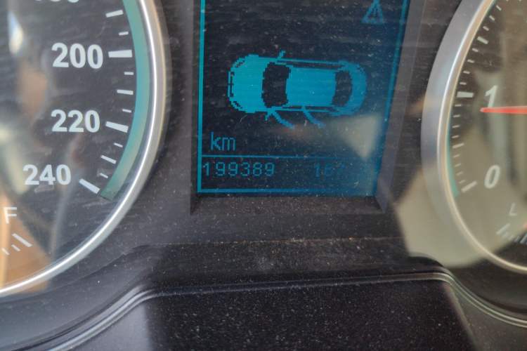 Used Brilliance V5 2012 1.6L Automatic Luxury Version Odometer Close Up