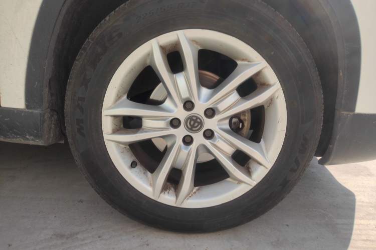 Used Brilliance V5 2012 1.6L Automatic Luxury Version Right Front Wheel Hub